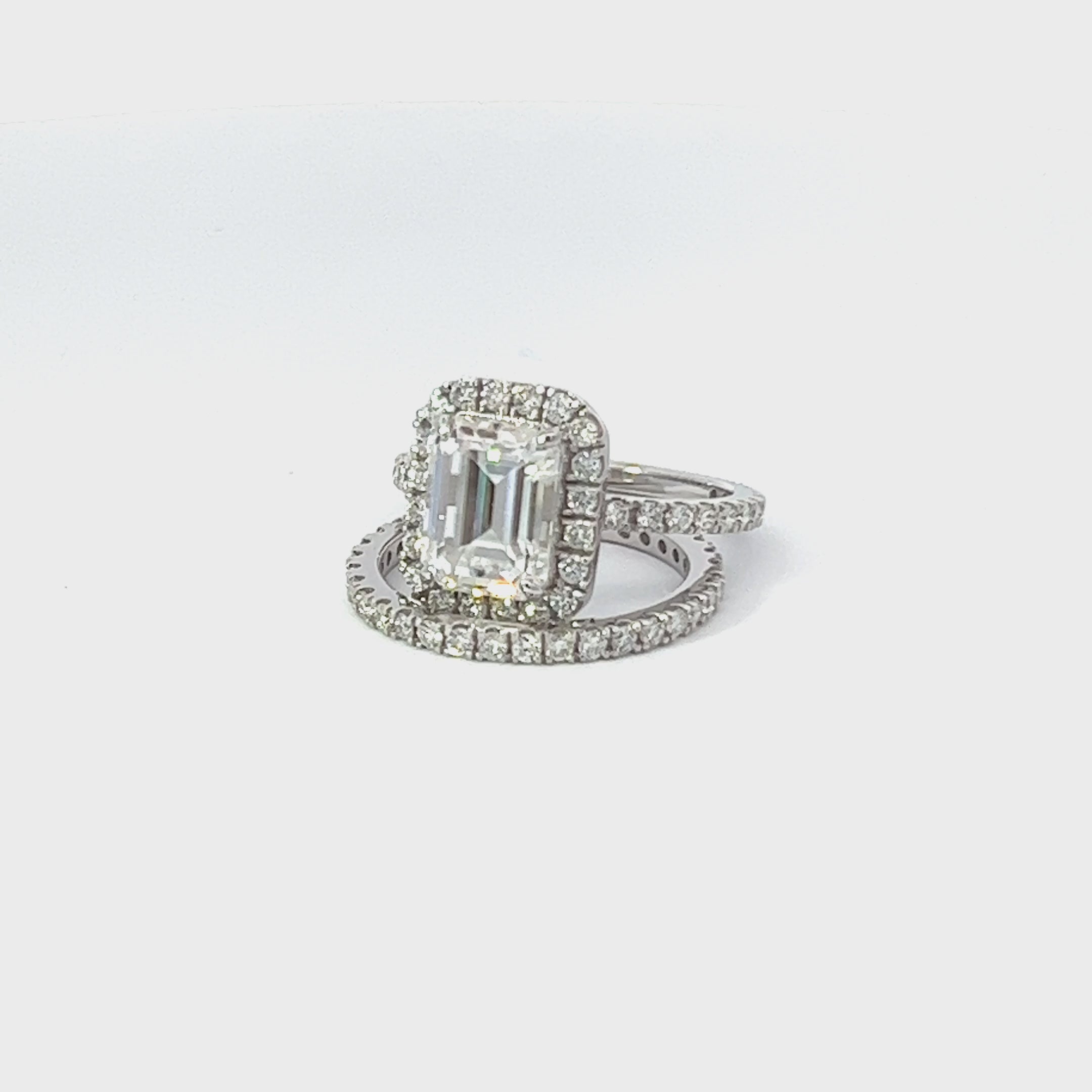 14K White Gold Emerald Cut Diamond Engagement Ring (3.90 g) 14K White Gold Emerald Cut Diamond Engagement Ring (3.90 g)