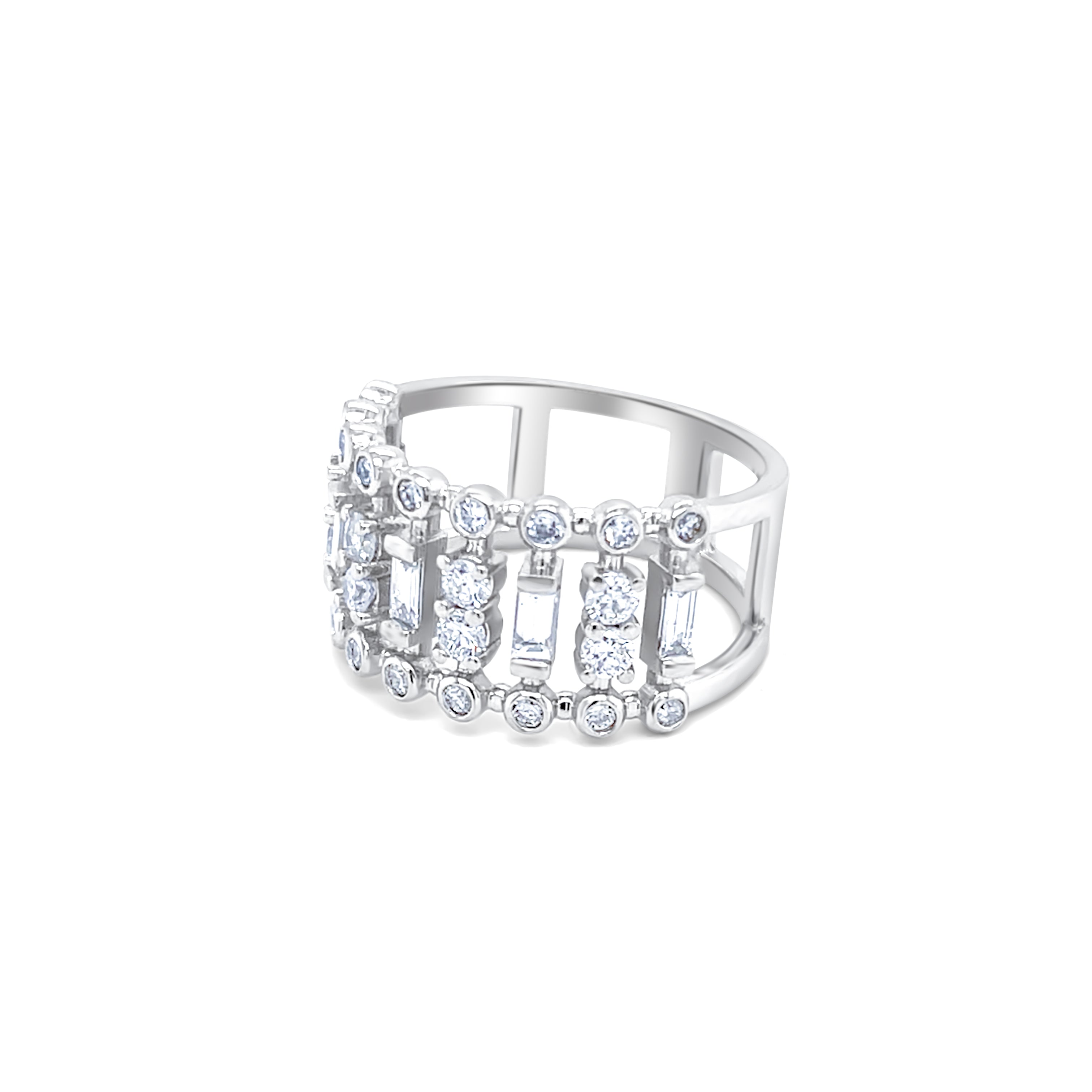 18K White Gold Multiple Round-Cut Diamond Ring (0.76 ct) _ 18K White Gold Multiple Round-Cut Diamond Ring (0.76 ct) _