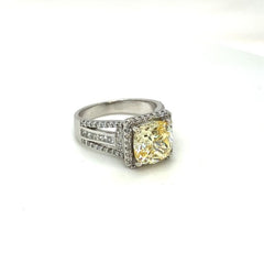 Cushion-Cut Yellow Beryl and 1. 1/84 CT. T.W. Diamond Frame Ring in White Gold - LA DIAMOND Cushion-Cut Yellow Beryl and 1. 1/84 CT. T.W. Diamond Frame Ring in White Gold - LA DIAMOND