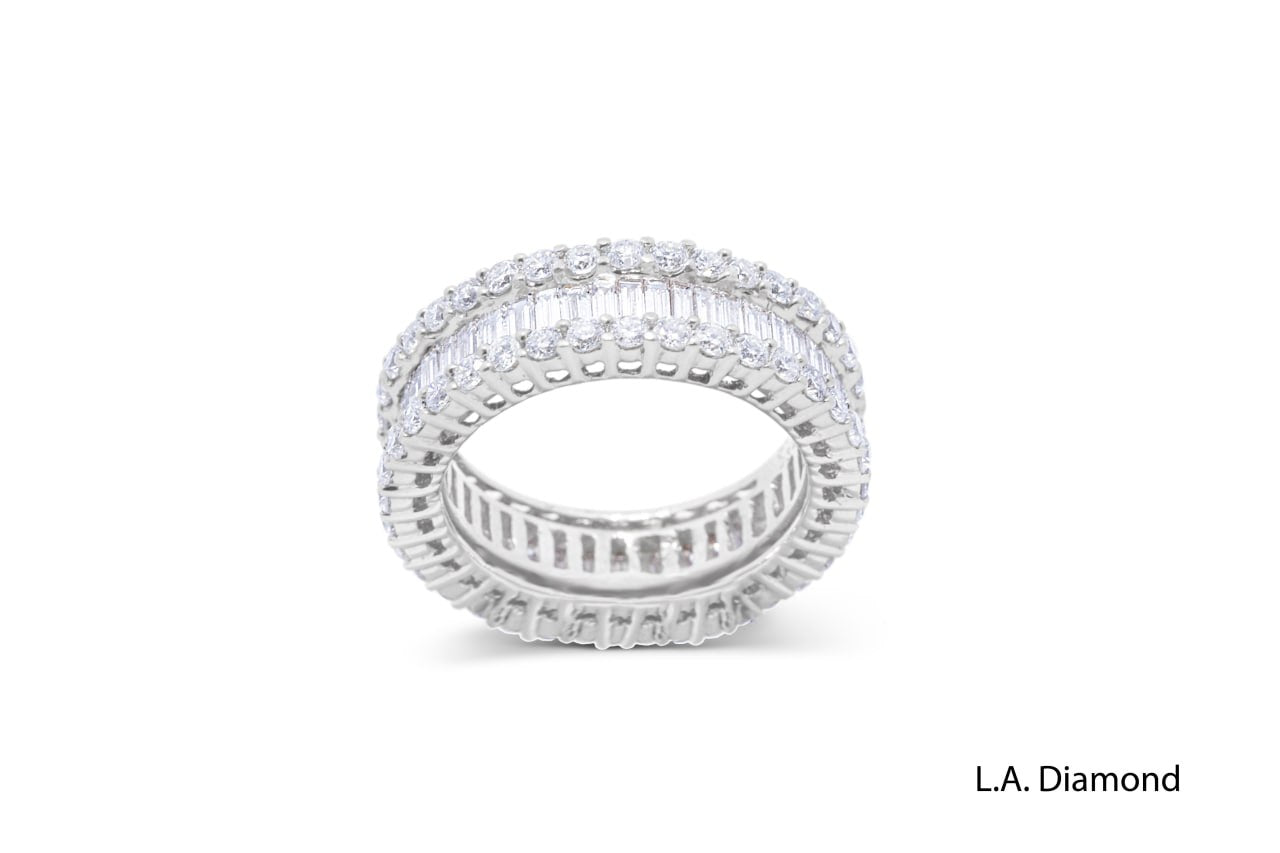 14K White Gold Round Brilliant & Baguette Diamond Ring (4.50 ct)